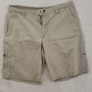 Columbia size 38 khaki shorts